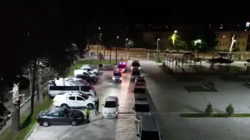 Kütahya Gediz’de uyuşturucu satıcılarına şafak baskını: 28 gözaltı