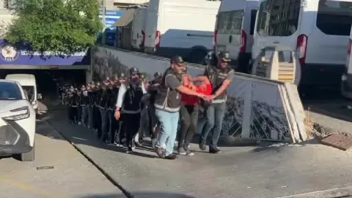 İstanbul merkezli 7 ilde düzenlenen suç örgütü operasyonunda gözaltına alınan 45 şüpheli adliyeye sevk edildi