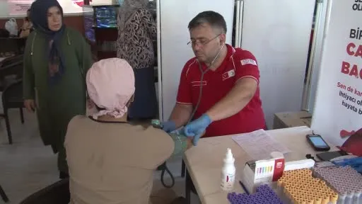 Adana’da kan ve kök hücre bağış kampanyasına yoğun ilgi