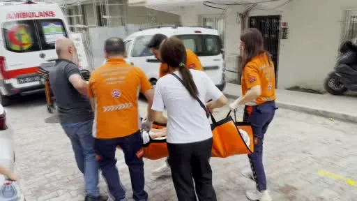 Okula gitmekte zorlanınca sınava gireceği okula ambulans ile götürüldü