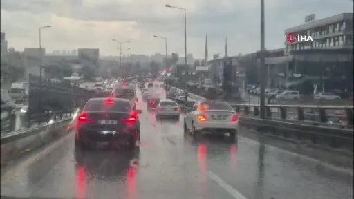 Ankara’da sağanak yağış etkili oldu