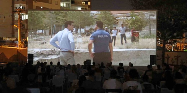 Mezitli Belediyesinin yazlık sinema sezonu başladı
