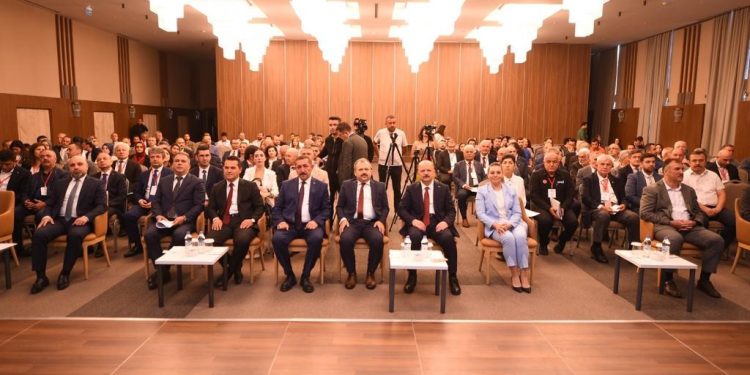 Kentsel dönüşüm, akıllı şehir ve iklim değişikliği zirvede konuşuldu