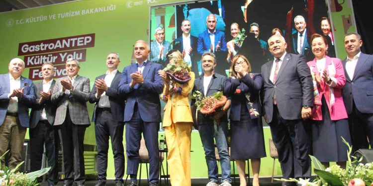 Bakan Ersoy: “Şehirlerimiz gastronomide denizde yüzüp derede boğuluyor”