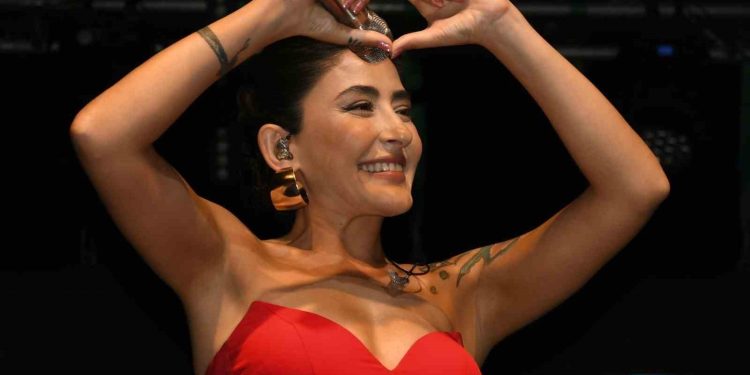 Altın Güvercin’de Melek Mosso rüzgarı esti