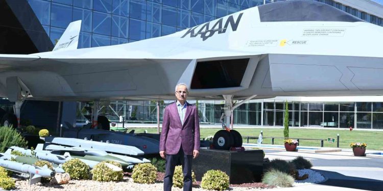 Bakan Uraloğlu, TUSAŞ’ı ziyaret ederek incelemelerde bulundu