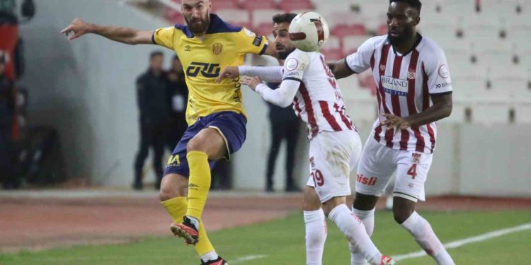 Trendyol Süper Lig: E.Y Sivasspor: 1 – MKE Ankaragücü: 1  (İlk yarı)
