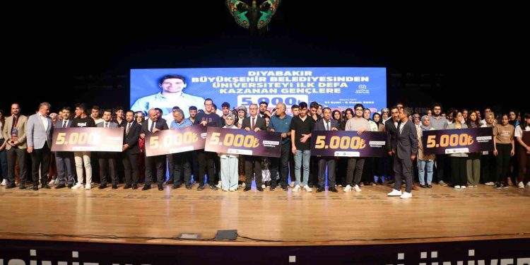 DBB’den ilk defa üniversite kazanan öğrencilere 5 bin lira burs desteği