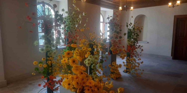 Beyoğlu’nun tarihi mekanlarından Terra Santa, FloralFest ile çiçek gibi bir başlangıçla hizmete açıldı