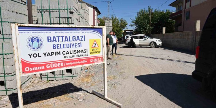 Hatunsuyu Mahallesi’ndeki yollarda asfalt serimi