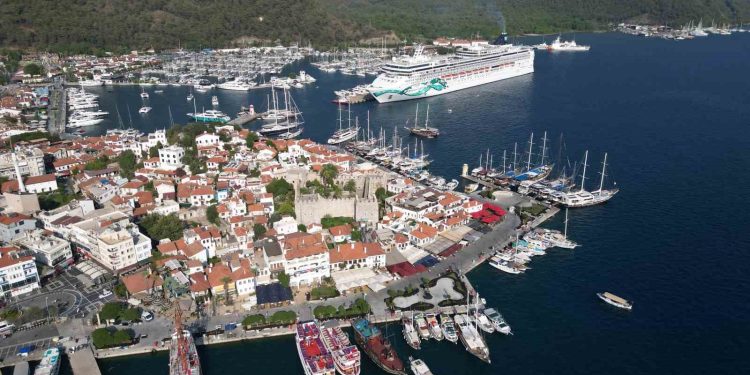 Marmaris’te turist sayısındaki artış ve sezonun uzaması turizmi olumlu etkiledi