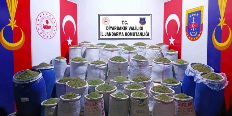 Lice’de uyuşturucunun kökü kazılıyor: 1 ton 319 kilo esrar ele geçirildi