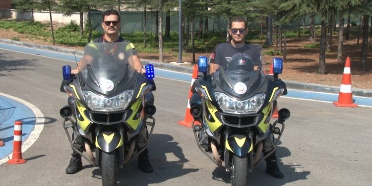Motosiklet ambulanslar ‘altın dakikalar’ içerisinde yaptıkları müdahale ile hayat kurtarıyor