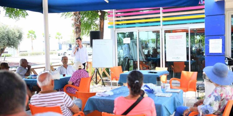Konyaaltı’nda diyetisyenler emeklilerin ayağına gidiyor