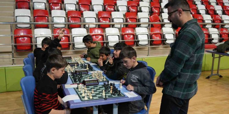 Muş’ta satranç turnuvası heyecanı başladı