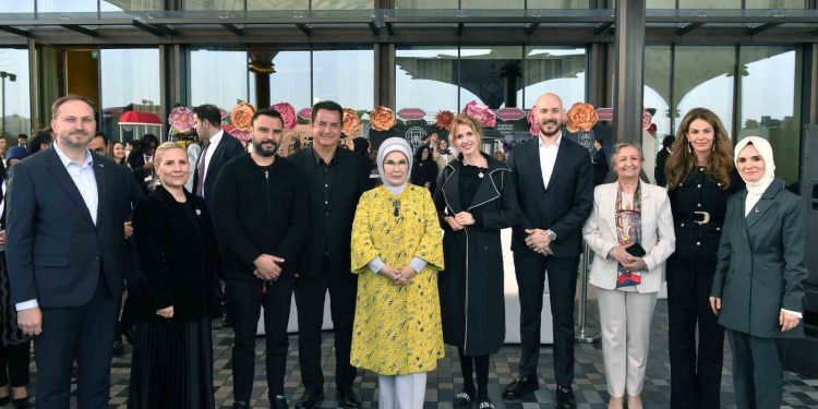 Emine Erdoğan, TOGEM-DER’in geleneksel “Cemre Çarşısı”nın açılışına katıldı