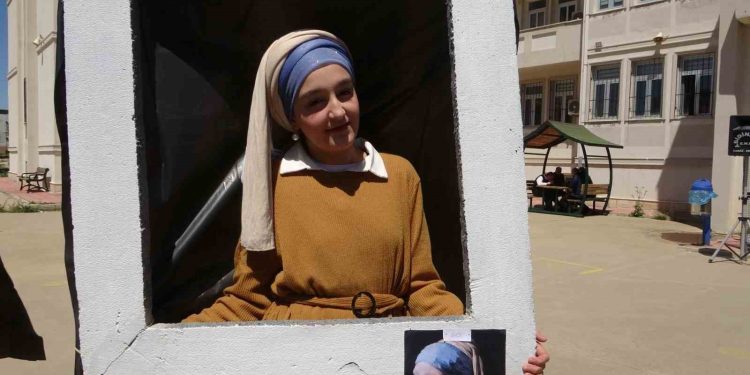Batman’da öğrenciler atıklardan ’Yürüyen Tablolar’ yaptı