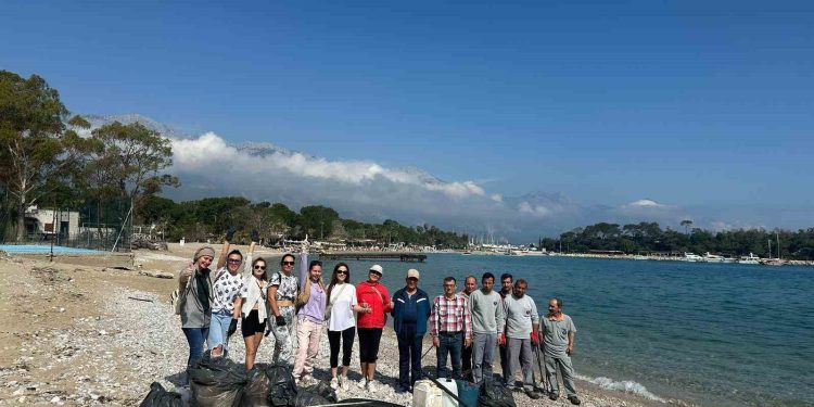 Kemer’de yabancı uyruklu kadınlardan temizlik faaliyeti