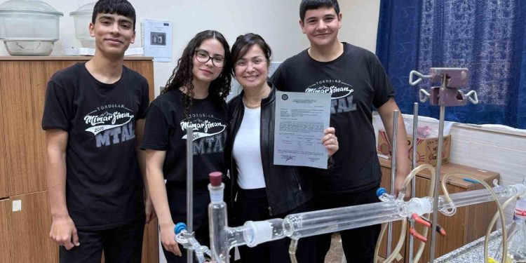 Meslek lisesi öğrencilerinin başarısı Aydın Ticaret Borsası Laboratuvarında tescillendi