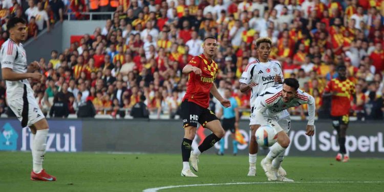 Trendyol Süper Lig: Göztepe: 0 – Beşiktaş: 1 (İlk yarı)