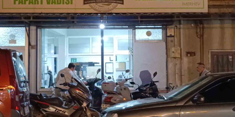 Lokalde bıçaklı kavga: 1 ağır yaralı