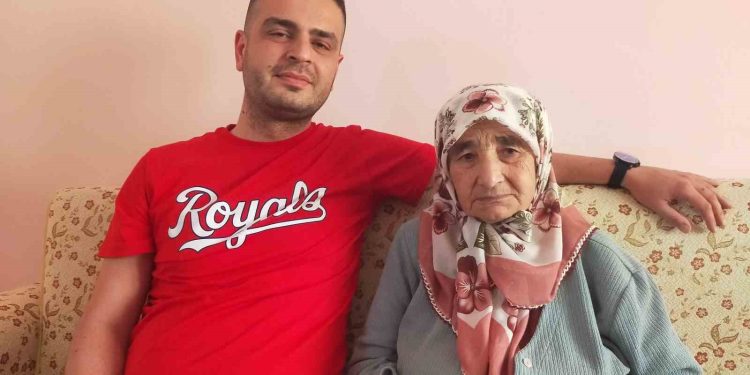 Yaşlı kadını tuzağa düşürüp 750 bin lira değerindeki altınlarını çaldılar