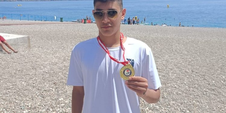 Denizlili yüzücü Türkiye şampiyonu oldu