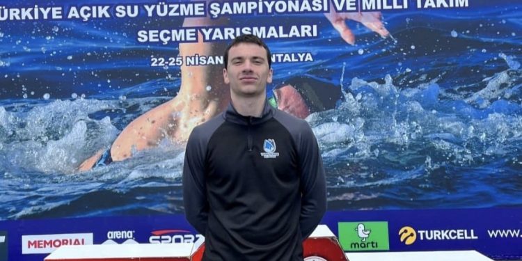 Yunusemreli yüzücü Umut Özköylü Türkiye Şampiyonu oldu