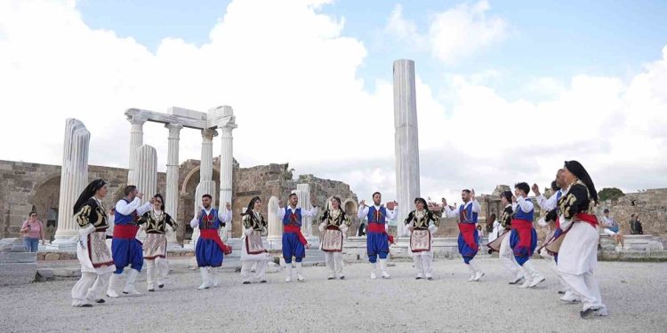 Mersin ekibi Manavgat’ta festivale katıldı