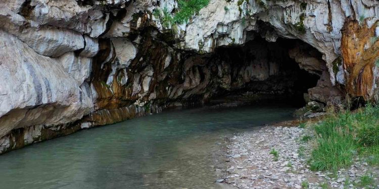 Diyadin’de Kudret Köprüsü manzarasıyla hayran bırakıyor
