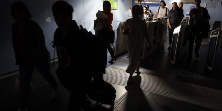 İspanya ve Portekiz karanlığa gömüldü