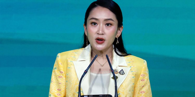 Tayland Başbakanı Shinawatra yüksek ateş nedeniyle hastaneye kaldırıldı