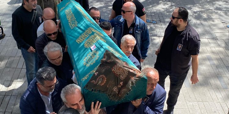 Tarkan’ın annesi Neşe Tevetoğlu son yolculuğuna uğrandı