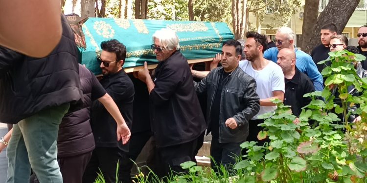 Tarkan annesine gözyaşları içinde veda etti