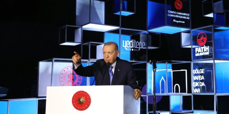 Cumhurbaşkanı Erdoğan: “Kendini ülkenin yegane sahibi zanneden bir avuç zorbanın taşkınlıklarına eyvallah etmedik”