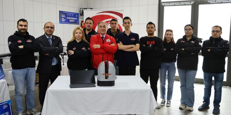 Öğrenciler hava savunma sistemi geliştirdi: 5 santimetrelik cismi vurabiliyor