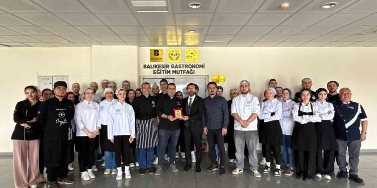 Sokak lezzetlerinden kokorecin sırlarını anlattı