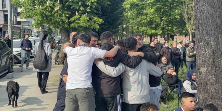 Play-off maçı dev ekranda izlendi