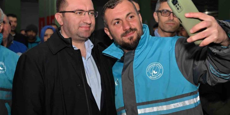 Gaziosmanpaşa’daki belediye işçileri 1 Mayıs’ı kutladı
