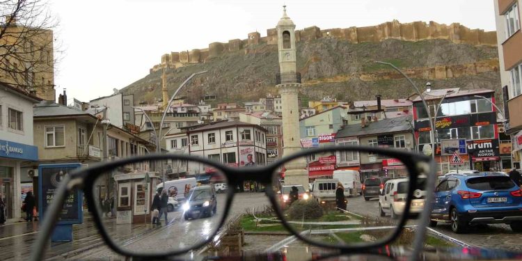 Bayburt’ta sağanak yağış etkili oluyor