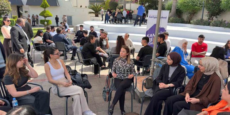 Kariyer Merkezi öğrenciler ile sektör temsilcilerini buluşturdu