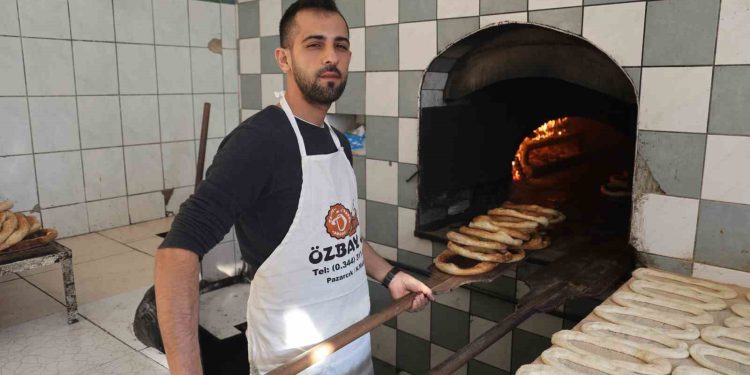 Tescilli lezzet Antakya simidi şekli ve tadıyla dikkat çekiyor
