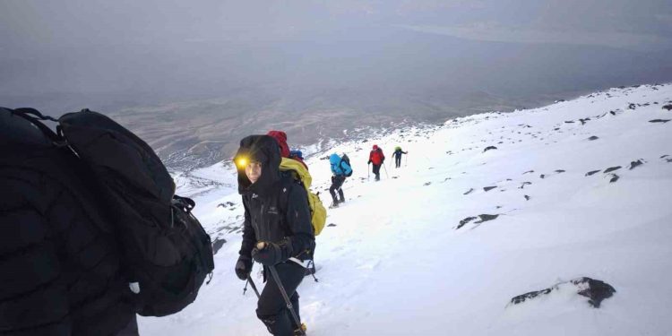 Ağrı Dağı dünyanın dört bir yanından misafirlerini ağırlıyor