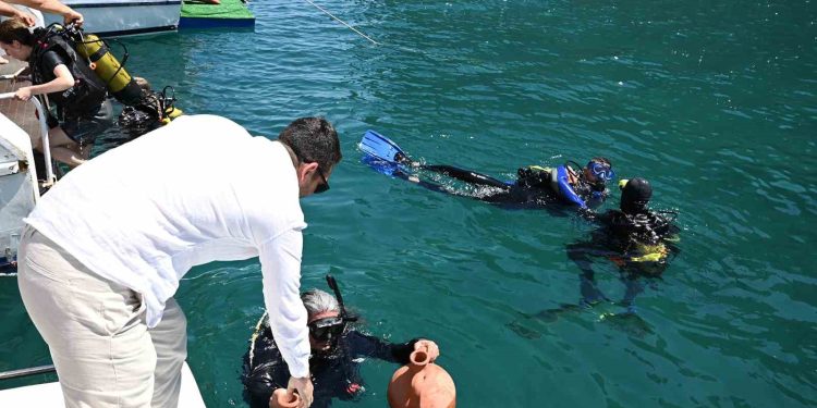 Kemer’de Hıdırellez Dalışı renkli görüntülere sahne oldu