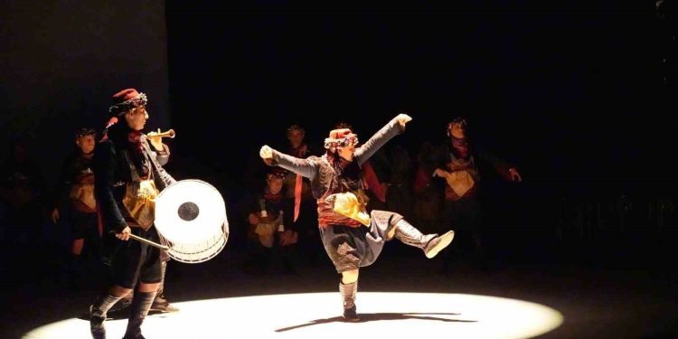 Maarif Orkestrası ve Halk Dansları Topluluğu, Bornova’da sanatseverlerle buluştu