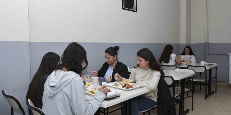 Mersin Büyükşehir Belediyesinden Gülnar’da eğitim hayatına destek