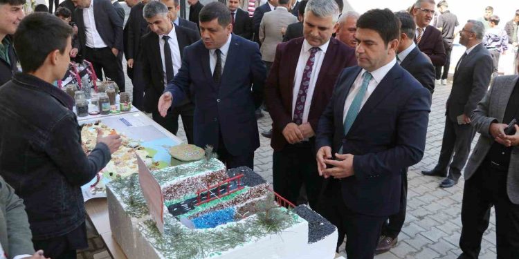 TOBB Hüseyin Çelik Anadolu İmam Hatip Lisesinden festival coşkusu