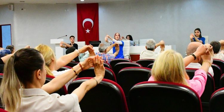 MCBÜ personeline uygulamalı ofis egzersizleri semineri verildi