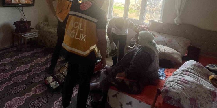 200 kilo ağırlığındaki kadın hastaneye nakledildi