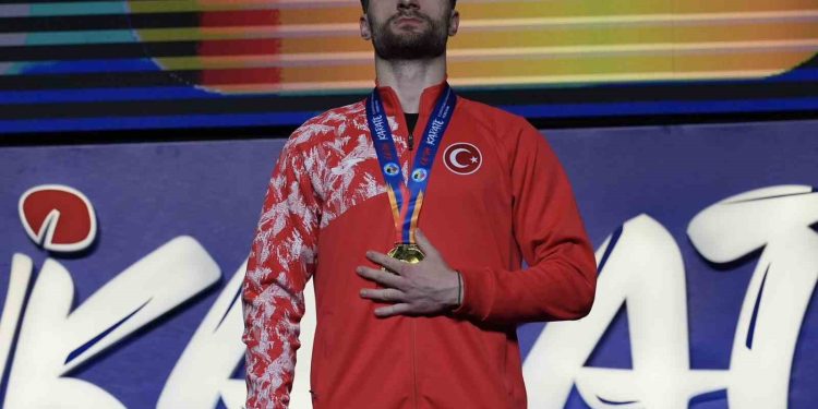 Bakan Bak’tan Avrupa Büyükler Karate Şampiyonası’nda şampiyon olan sporculara tebrik